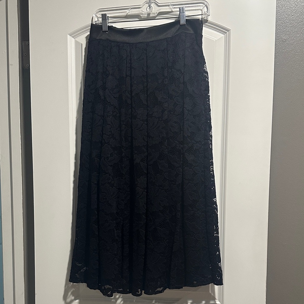 Chic Black Lace Maxi Skirt